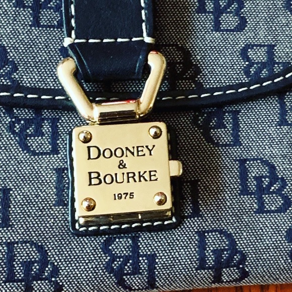 Sold‼️Dooney and Bourke Wallet - Picture 8 of 9